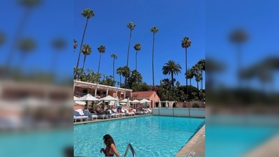 Khushi Kapoor was mesmerised with the sight of the palm trees from the pool of her hotel. (Instagram/@khushi05k) Khushi Kapoor was mesmerised with the sight of the palm trees from the pool of her hotel. (Instagram/@khushi05k)