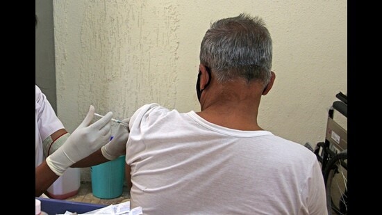A beneficiary taking a jab in Pune. (Ravindra Joshi/HT PHOTO)