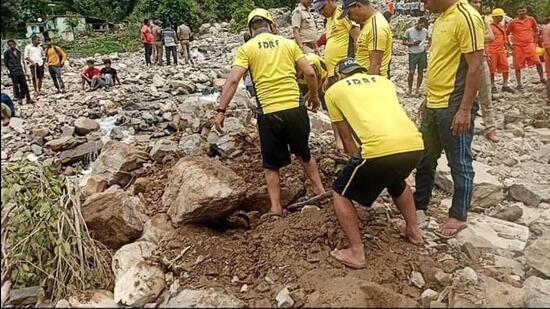 SDRF team searches bodies trapped under rubble in Dehradun’s Sarkhet village.