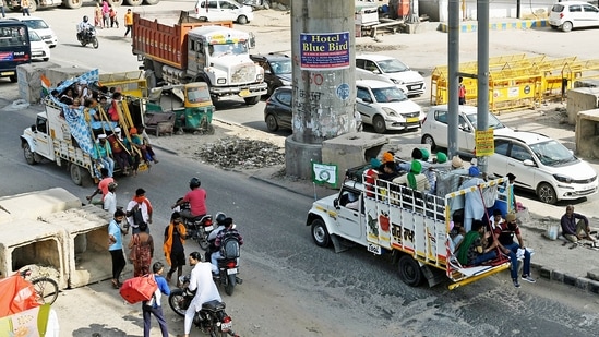 Farmers reach Delhi to take part in 'mahapanchayat,' security