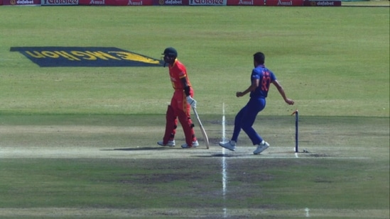Deepak Chahar in action against Zimbabwe (Twitter)