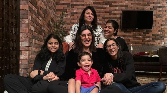 Sushmita Sen posed with her family for a sweet group photo.