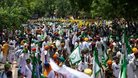 Huge gathering of farmers protesting for their demands at Jantar Mantar(Amal KS / Hindustan Times)