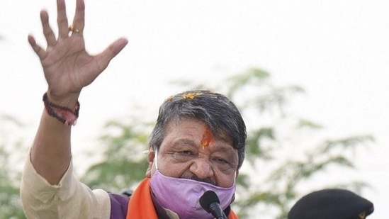 Fil photo of BJP national general secretary Kailash Vijayvargiya addressing a public meeting.(PTI)