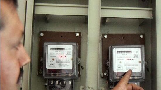 The Maharashtra State Electricity Distribution Company Limited (MSEDCL) has suspended the service of 71 defaulting meter reading agencies across the state. (HT FILE PHOTO)