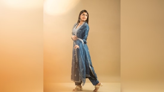 Mrunal Thakur's salwar set comes with straight-cut cropped pants and a sheer dupatta. Her images also featured a prop which was a vintage phone.(Instagram/@mrunalthakur)