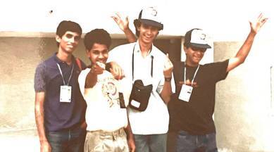 1989년 북한 평양의 Nikhil Alpha, Julius Pakiam, Ravi Ramachandran 및 KK (이미지 출처: Nikhil Alpha)