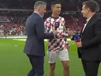 Cristiano Ronaldo ignores Jamie Carragher ahead of kick-off between Manchester United vs Liverpool.(Twitter/@ManUnitedZone_) Cristiano Ronaldo ignores Jamie Carragher ahead of kick-off between Manchester United vs Liverpool.(Twitter/@ManUnitedZone_)