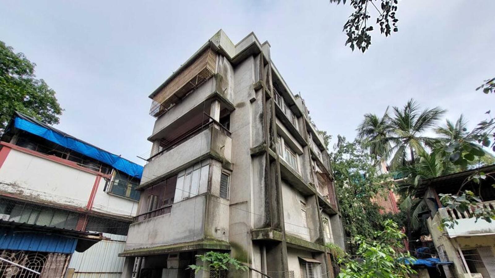 BMC serves notices to eight buildings in Borivali to vacate within 7 days