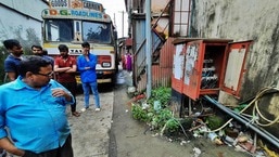 Officials inspect the spot where a 65-year-old truck driver was electrocuted to death in Thane on Tuesday. (PRAFUL GANGURDE/HT PHOTO)