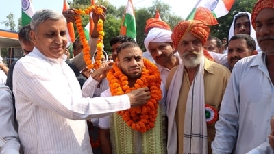 Commonwealth Games gold medalist boxer Amit Panghal gets hero’s welcome (HT Photo) Commonwealth Games gold medalist boxer Amit Panghal gets hero’s welcome (HT Photo)