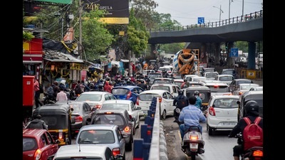 Pune ring road project will split the city and the highway traffic, and help in the considerable reduction of vehicular pollution. (HT FILE PHOTO)