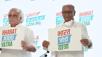 Congress leaders Digvijay Singh with Jairam Ramesh during press conference on Bharat Jodo Yatra at AICC HQ in New Delhi. (Arvind Yadav)