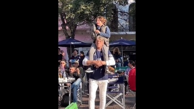 The sweet reunion video showcases how a little boy was reunited with his father by the people in Argentina. (Instagram/@goodnews_movement) The sweet reunion video showcases how a little boy was reunited with his father by the people in Argentina. (Instagram/@goodnews_movement)