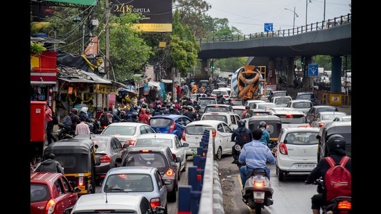 Pune ring road project will split the city and the highway traffic, and help in the considerable reduction of vehicular pollution. (HT FILE PHOTO)