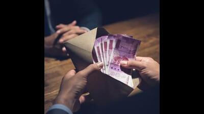 The Haryana Vigilance Bureau team caught ASI Dharampal in Hisar while allegedly accepting  ₹15,000 as a bribe from complainant Dinesh Kumar of Mirchpur village now living at Sanjay Nagar in Hisar. (Getty Images/iStockphoto/ Representational image)