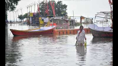 A scene of flooded low-lying areas of Prayagraj on Wednesday. (Anil Kumar Maurya/HT PHOTO) A scene of flooded low-lying areas of Prayagraj on Wednesday. (Anil Kumar Maurya/HT PHOTO)