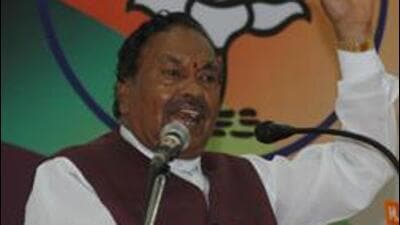 BJP leader KS Eshwarappa on Wednesday said he has received an anonymous letter warning him that his tongue will be cut off if he continues to make statements like “Muslim goondas” while referring to 18th century ruler Tipu Sultan. (HT) BJP leader KS Eshwarappa on Wednesday said he has received an anonymous letter warning him that his tongue will be cut off if he continues to make statements like “Muslim goondas” while referring to 18th century ruler Tipu Sultan. (HT)