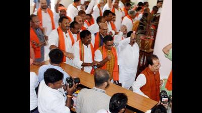 BJP leader Vijay Kumar Sinha leaves Bihar Asembly after resigning as Speaker on Wednesday. (Santosh Kumar/HT Photo) BJP leader Vijay Kumar Sinha leaves Bihar Asembly after resigning as Speaker on Wednesday. (Santosh Kumar/HT Photo)
