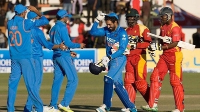 Robin Uthappa (with keeping gloves) clebrates with Indian cricketers in Zimbabwe tour of 2015 (Getty Images) Robin Uthappa (with keeping gloves) clebrates with Indian cricketers in Zimbabwe tour of 2015 (Getty Images)