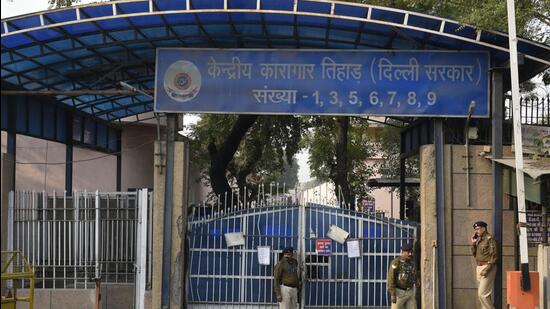 A spokesperson for Tihar central jail said a 20-year-old suspect in a robbery case died on Monday after two inmates came to blows. (Vipin Kumar/HT Archive)