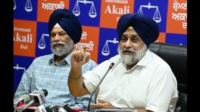 Sukhbir demands probe into alleged ₹500 crores excise scam by Punjab govt (HT Photo) Sukhbir demands probe into alleged ₹500 crores excise scam by Punjab govt (HT Photo)