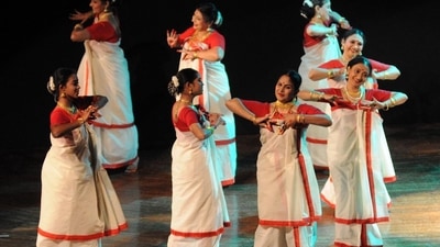 Folk Dances: No festival is complete without traditional folk music and dance. Kaikottikali is a temple dance that is performed mostly by women during the Malayalam festival Onam in Kerala. (Instagram/@nrityanjali_mumbai)