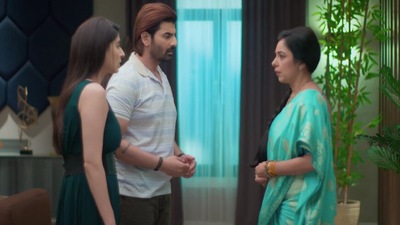Barkha and Ankush apologise to Anupamaa.
