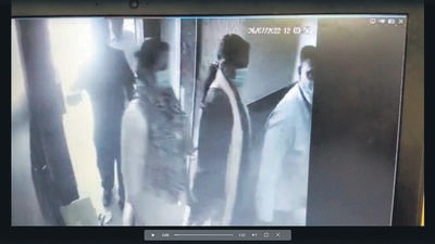 Police said, 40-year-old Nita Kamble, the domestic help of the family had tipped off the gang about a large sum kept in the house, which led them to plan the theft (HT Photo) Police said, 40-year-old Nita Kamble, the domestic help of the family had tipped off the gang about a large sum kept in the house, which led them to plan the theft (HT Photo)
