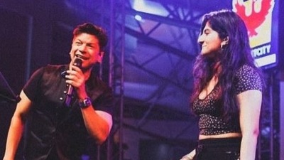 Taamara performs with Shaan.