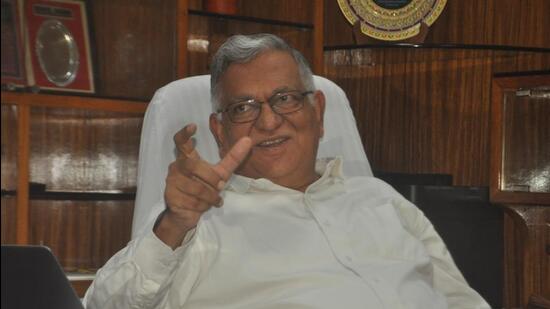 BHU vice chancellor Sudhir K Jain makes a point. (Rajesh Kumar/HT Photo)
