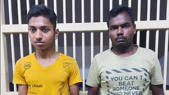 Isukumar Singh (left) and Vikaramkumar Singh were arrested in Vapi. HT Photo