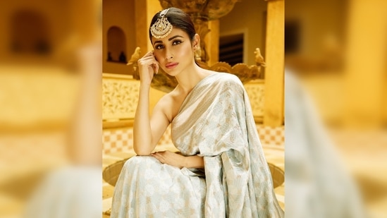 The Bengali beauty winged her bold big eyes and opted for pink glossy lips with highlighted her cheekbones.(Instagram/@imouniroy)