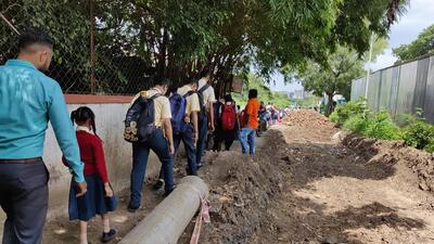 The 20-foot-wide road was dug up leaving school administration, students and parents shocked. (Rahul Raut/HT PHOTO) The 20-foot-wide road was dug up leaving school administration, students and parents shocked. (Rahul Raut/HT PHOTO)