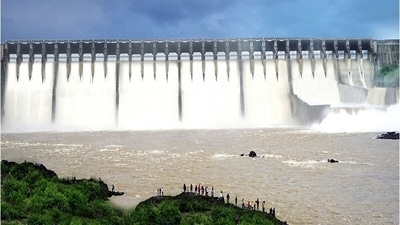 Sardar Sarovar Dam, Gujarat. Hydro electricity generated by dams fulfils the country's significant share of power demand. (PIB)