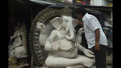 A huge Ganesh Idol is being prepared for Ganesh Utsav in Bharatpuri area near Talkatora road in Lucknow. (Deepak Gupta/HT) A huge Ganesh Idol is being prepared for Ganesh Utsav in Bharatpuri area near Talkatora road in Lucknow. (Deepak Gupta/HT)