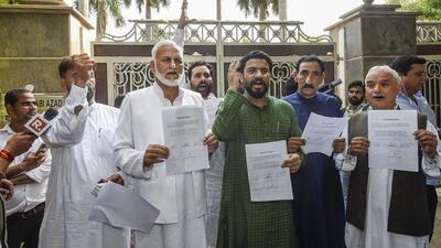 Jammu and Kashmir Congress leaders outside the residence of former party leader Ghulam Nabi Azad, after their resignation from the party in New Delhi on Friday. (PTI) Jammu and Kashmir Congress leaders outside the residence of former party leader Ghulam Nabi Azad, after their resignation from the party in New Delhi on Friday. (PTI)