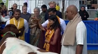 Rishi Sunak, wife Akshata Murthy performing ‘gau pooja’ in London. (Twitter)