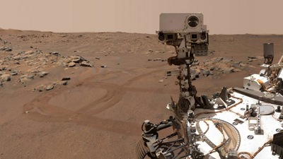 NASA’s Perseverance Mars rover took this selfie near rock nicknamed “Rochette,” found on Jezero Crater’s floor.&nbsp; (Credits: NASA/JPL-Caltech/MSSS)