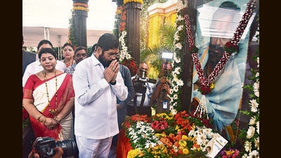 Maharashtra CM Eknath Shinde pays homage to Anand Dighe (Praful Gangurde/HT Photo) Maharashtra CM Eknath Shinde pays homage to Anand Dighe (Praful Gangurde/HT Photo)