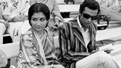 Sharmila Tagore, who plays Tutul, and Barun Chanda as Shyamalendu Chatterjee in Seemabaddha. (Film still) Sharmila Tagore, who plays Tutul, and Barun Chanda as Shyamalendu Chatterjee in Seemabaddha. (Film still)