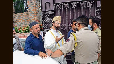 Hurriyat Conference chairman Mirwaiz Umar Farooq being stopped by police personnel outside his residence, in Srinagar, on Friday. He tried to leave his house in afternoon for Friday prayers, however, officers prevented him from leaving the house. (Waseem Andrabi / HT)