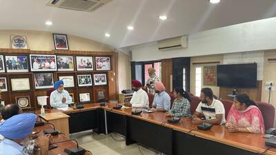 Vice-chancellor (V-C) Satbir Singh Gosal with members of PAUSA during a meeting over vacant posts row, in Ludhiana. (HT PHOTO)