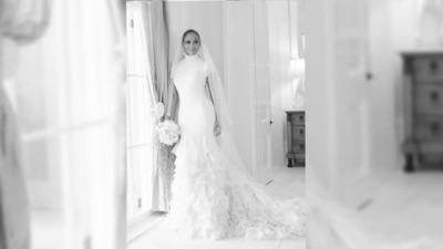 Jennifer Lopez and Ben Affleck tied the knot on August 20 in Hampton Island. Jennifer Lopez was dressed in Ralph Lauren Couture. She wore a custom handkerchief wedding gown during the ceremony which was the first of three Ralph Lauren dresses that comprised her lineup of looks for the evening. (Instagram/ralphlauren) Jennifer Lopez and Ben Affleck tied the knot on August 20 in Hampton Island. Jennifer Lopez was dressed in Ralph Lauren Couture. She wore a custom handkerchief wedding gown during the ceremony which was the first of three Ralph Lauren dresses that comprised her lineup of looks for the evening. (Instagram/ralphlauren)