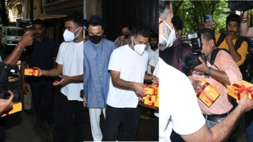 People congratulated Anil Kapoor and Anand Ahuja. People congratulated Anil Kapoor and Anand Ahuja.