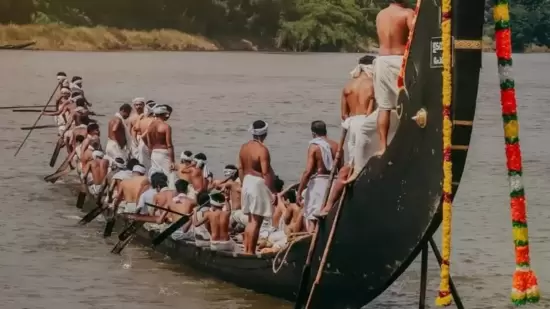 Anizham(Day 5): The fifth day is the most important day of the Onam celebration. On this day, the grand snake boat race known as Vallamkali is held. This famous event takes place on the banks of River Pamba at Aranmulla and attracts millions of domestic and international tourists.(Instagram/@b_anandu_nair)