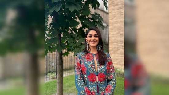 Mrunal Thakur's outfit comes with a cut-out long jacket which she teamed with matching pants and a bralette.(Instagram/@mrunalthakur)