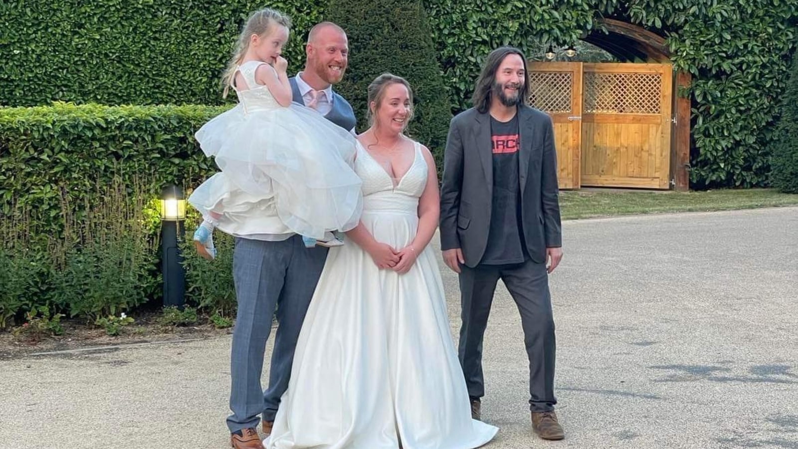 Keanu Reeves surprises UK couple by attending their wedding ...