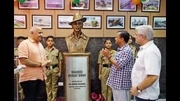 Delhi Chief Minister Arvind Kejriwal with Deputy CM Manish Sisodia in New Delhi on Saturday. (ANI)