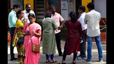 Hospital staff affiliated to Prince Aly Khan Hospital Union waiting outside Byculla Police Station in Mumbai on Saturday (Anshuman Poyrekar/HT PHOTO) Hospital staff affiliated to Prince Aly Khan Hospital Union waiting outside Byculla Police Station in Mumbai on Saturday (Anshuman Poyrekar/HT PHOTO)